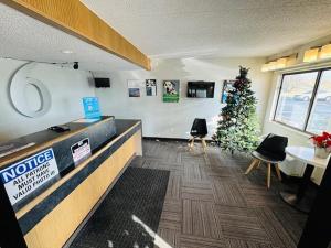 a lobby with a christmas tree and a waiting room at Motel 6-Cedar Rapids, IA in Cedar Rapids