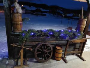 a cart decorated with christmas lights and garland at Cazare La Piatra Buhei in Câmpulung Moldovenesc