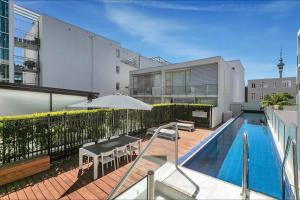 The swimming pool at or close to Luxury 2 bed2bath penthouse Free secure carpark