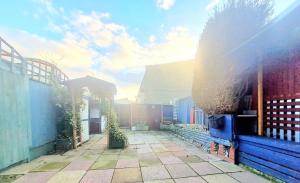a courtyard of a building with a gazebo at Cosy Luxurious 3 Bedroom House, Free Parking, Free WiFi, Private Garden, Free Netflix in Havering atte Bower