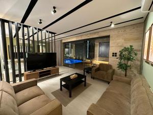The Palms Resort (4)