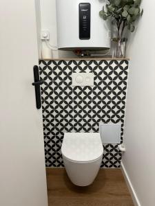 Kúpeľňa v ubytovaní Sacaron24, T2 bis, centre Luchon, wifi, parking + 7 fotografií