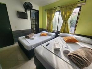 Postel nebo postele na pokoji v ubytování Hotel Laureles Home