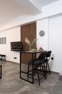 a dining room with a table and chairs at LP Citycenter Suite in Serres