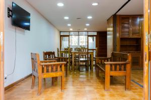 a dining room with wooden chairs and a table at Hostel Casa Roble in Mendoza