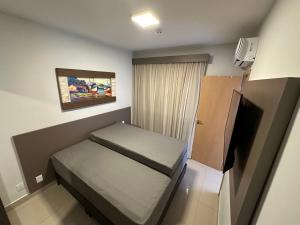 a small room with a bed and a tv at Rio Quente Park Veredas Vista paras Piscinas Rio Quente no Fundo esta Liberado in Rio Quente +153 photos