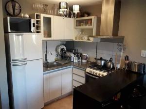 Kuchyň nebo kuchyňský kout v ubytování Departamento Parque Necochea