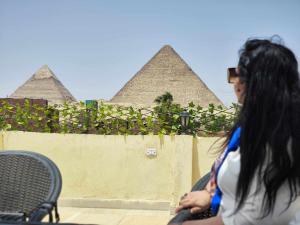 Gestir sem dvelja á Yoya Hur Pyramids inn