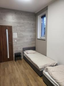 Ένα ή περισσότερα κρεβάτια σε δωμάτιο στο Rooms4Rest Bokserska - Private rooms for tourists - ATR Consulting Sp, z o,o,