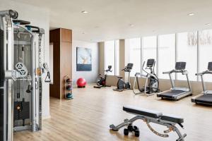 Fitnesscenter och/eller fitnessfaciliteter på AC Hotel by Marriott Raleigh North Hills