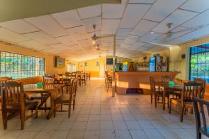 Restaurace v ubytování El Cocobolo Food&Rest Room 2 Bed and Breakfast WiFi AC Pkg gratis