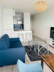 TV a/nebo společenská místnost v ubytování 029- Appart 1 chambre, vue sur Mer, 1ère ligne *