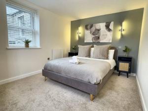 a bedroom with a bed and a window at Harrogate House Apt 3 - 2 Bed Duplex in Harrogate