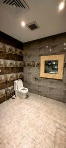 Koupelna v ubytování جوهرة سدوس Sudus Jewel
