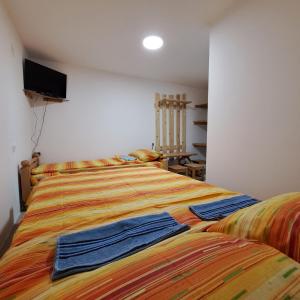 two beds sitting next to each other in a bedroom at STD "Vila Bor" Stara planina in Crni Vrh