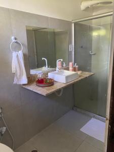 a bathroom with a sink and a shower at Apartamentos Aconchegantes, Villa da Praia in Praia do Forte +129 photos