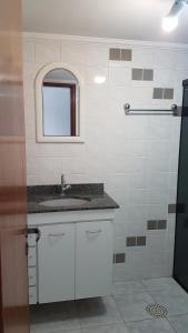 Et badeværelse på Apartamento Beira Mar II + 9 billeder