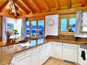 Kuchyň nebo kuchyňský kout v ubytování Attika - 85m2, Holz, Ausblick, mit Garage - ME17-A