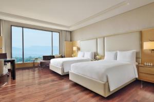 Postel nebo postele na pokoji v ubytování JW Marriott Hotel Chandigarh