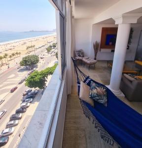 hamaca en una habitación con vistas a la playa en Leme ao Pontal, en Río de Janeiro