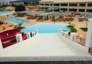 una vista aérea de una piscina en un hotel en Caldas Novas Lacqua Diroma II, III, IV, en Caldas Novas