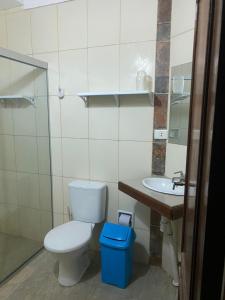 a bathroom with a toilet and a sink at Casa Rural Doña Blanca in Samaipata