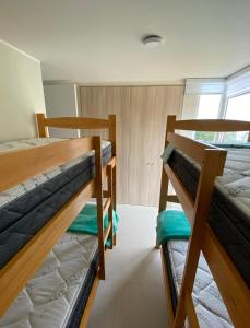 a room with two bunk beds and a window at Lagunamar las cruces in El Tabo