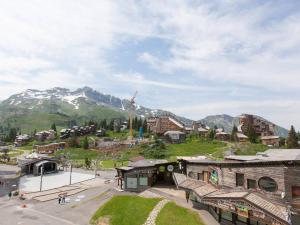 a town with a mountain in the background at Appartement Avoriaz, 2 pièces, 5 personnes - FR-1-314-257 in Morzine