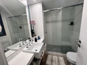 a white bathroom with a sink and a shower at Torre Green Life FullAmenities in Punta del Este