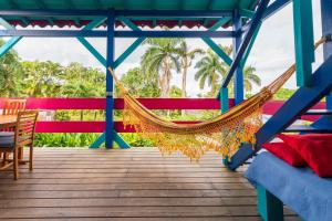 Balkón nebo terasa v ubytování KahaKaï Bungalow Duplex caribéen avec vue sur lagon