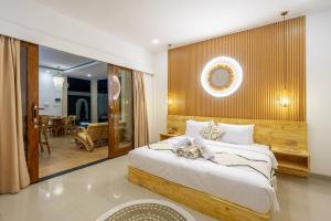 Un pat sau paturi într-o cameră la Umber Rise villa canggu +15 fotografii