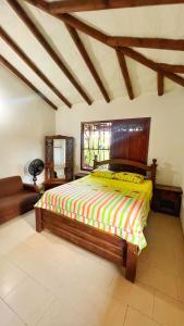 Ένα ή περισσότερα κρεβάτια σε δωμάτιο στο Kamelot Colonial