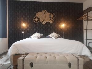 Un pat sau paturi într-o cameră la L'Atelier du Ru