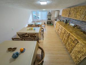 Cypress guesthouse的厨房或小厨房