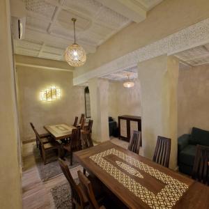 a dining room with a table and chairs at Riad contessa in Marrakech