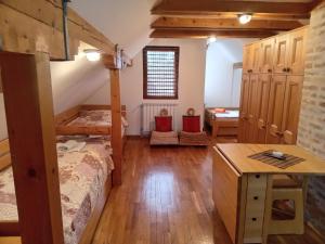 سرير أو أسرّة في غرفة في Apartmani - Mesko vajat
