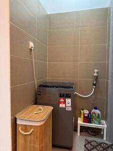 a small bathroom with a machine in the corner at Seindah Seribong Homestay KB in Kota Bharu