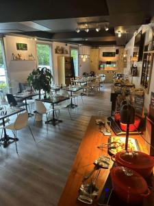 阿克蒂苏尔斯施坦丁套房酒店餐厅或其他用餐的地方