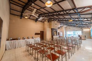 a room with a row of chairs and a bar at Treebo Bright Plaza & Spa in Mahabaleshwar