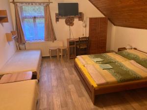Postel nebo postele na pokoji v ubytování Orlí Hnízdo
