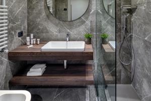 Koupelna v ubytování Porta Altinia Suites + 31 fotografií