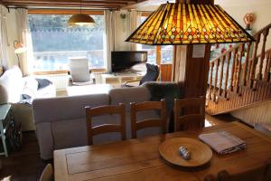 a living room with a couch and a table at El Balcón del Garmo in Sallent de Gállego