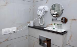 Ένα μπάνιο στο Classio Royale By iO Hotels Near Golden Temple