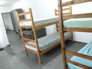 a couple of bunk beds in a room at Casa mobiliada individual in Campinas