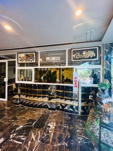 Πιστοποιητικό, βραβείο, πινακίδα ή έγγραφο που προβάλλεται στο Burj A Zafar