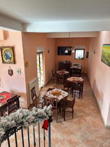 a dining room with tables and chairs in a room at B&B Il Girasole in Castel di Sangro