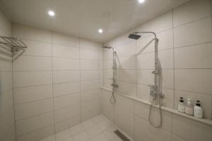 Koupelna v ubytování Hotel141