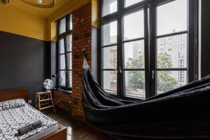 a room with a hammock in a room with windows at Golden Apartments Wrocław&K28 in Wrocław