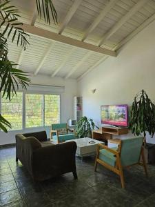 TV a/nebo společenská místnost v ubytování OlaLasGrutas Casa 4ta Bajada