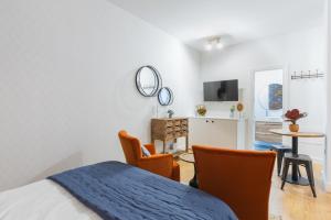 A television and/or entertainment centre at Casa Armonía